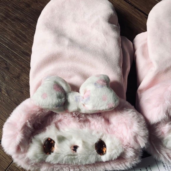 MY MELODY-RARE, Imported (NWT) Women’s Soft Mittens - Picture 2 of 11